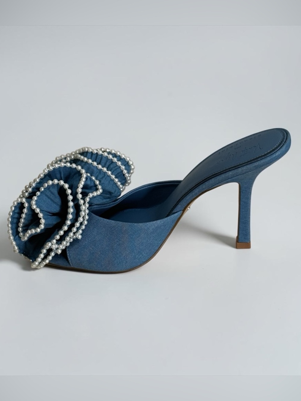 Gianni Bini Blue Denim Pearl-Trim Bow Slide Mules! Size 9! EUC!!! - Picture 4 of 13